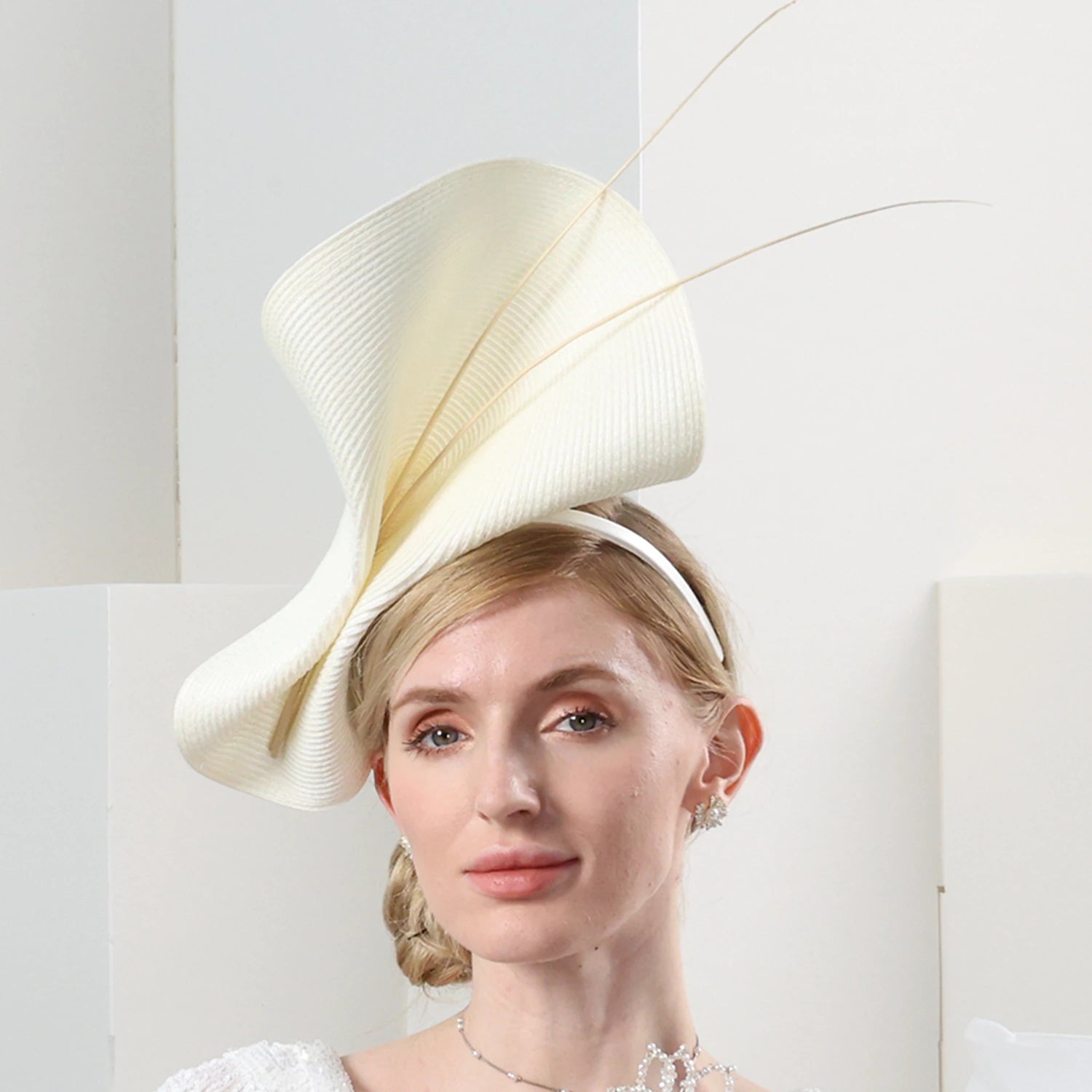 Women's Low Collar DressesStraw Hat Saucer Hat Cloche Hat Evening Party Horse Race Retro British With Bowknot Cap Headpiece Headwear