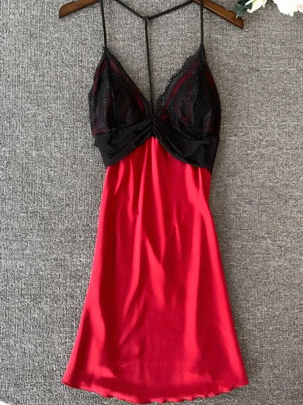 elegant women's satin pajamasNuisette Raffiné en Dentelles "Rouge"