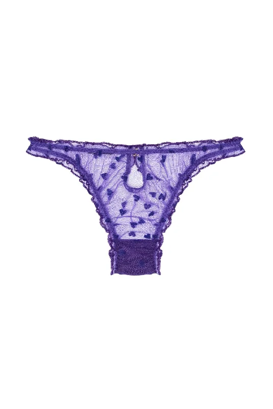 seamless panties with a concealed pocket, moisture-wicking finish, and stretchable fabric for convenience, comfort, and a smooth undergarment line.AMOUR Ruffled Briefs