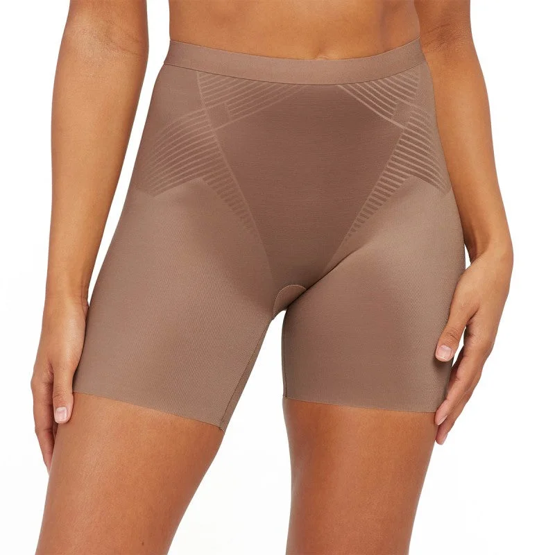 seamless body brief with thong backGIRLSHORT Faja pantalón moldeador sin costuras de SPANX