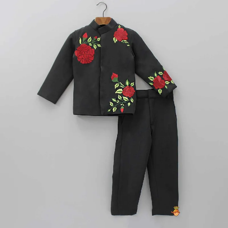 Women's Jodhpurs with Wide CollarFloral Black Coat And Pant