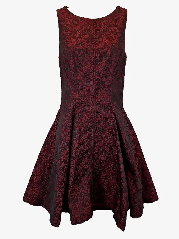 Women's Narrow-Neck DressesCue Fit & Flare Textured Mini Dress Size 6