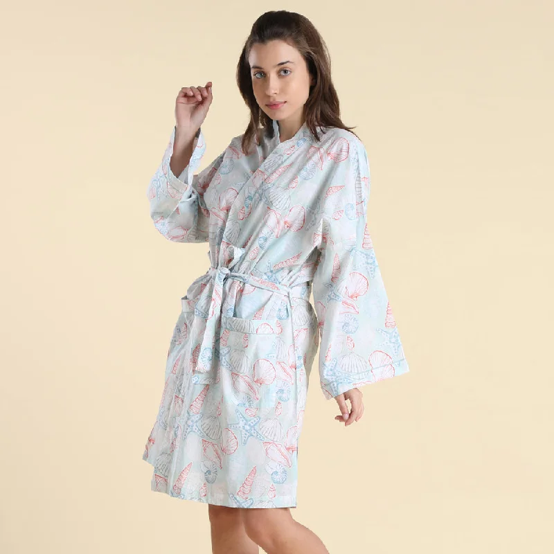 women's pajamas with a stylish cutShe Saw Sea Shells Short Robe